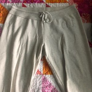 🌟 White GAP Sweatpants